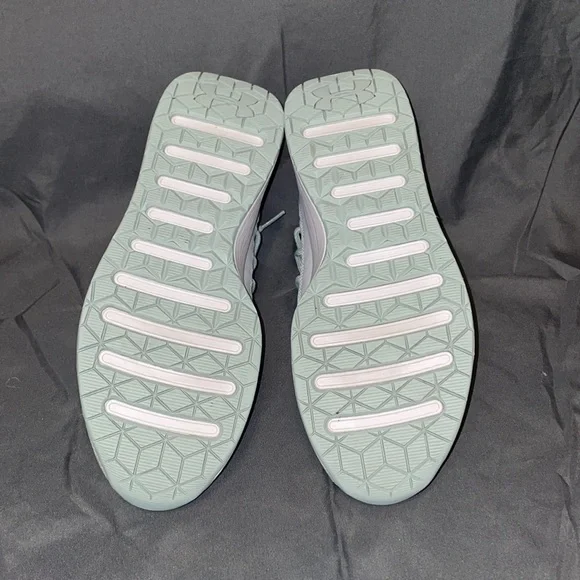 Size 9 Women’s Green Under Armour Athletic Shoes - Picture 7 of 9